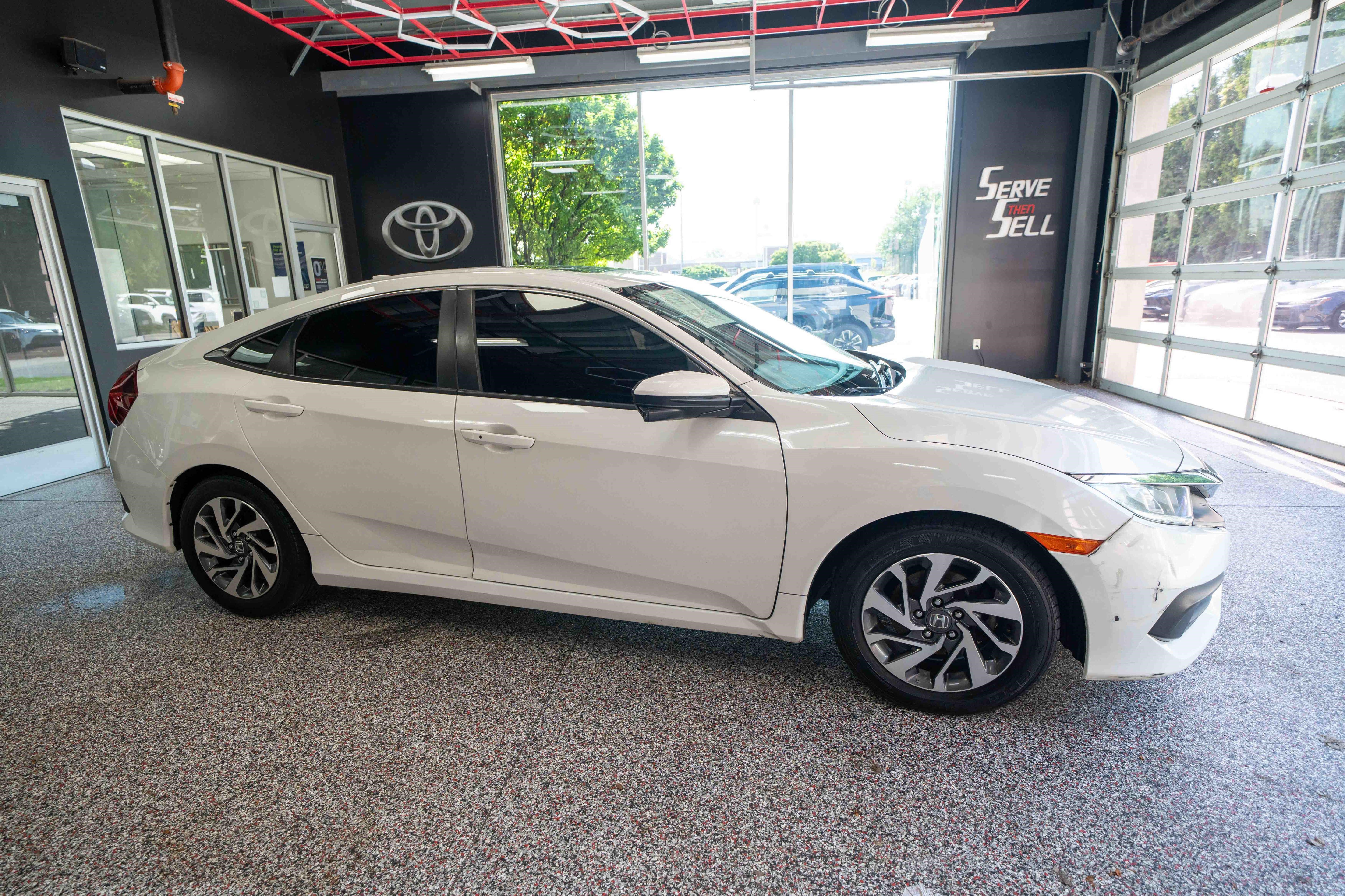 Used 2018 Honda Civic EX image 5
