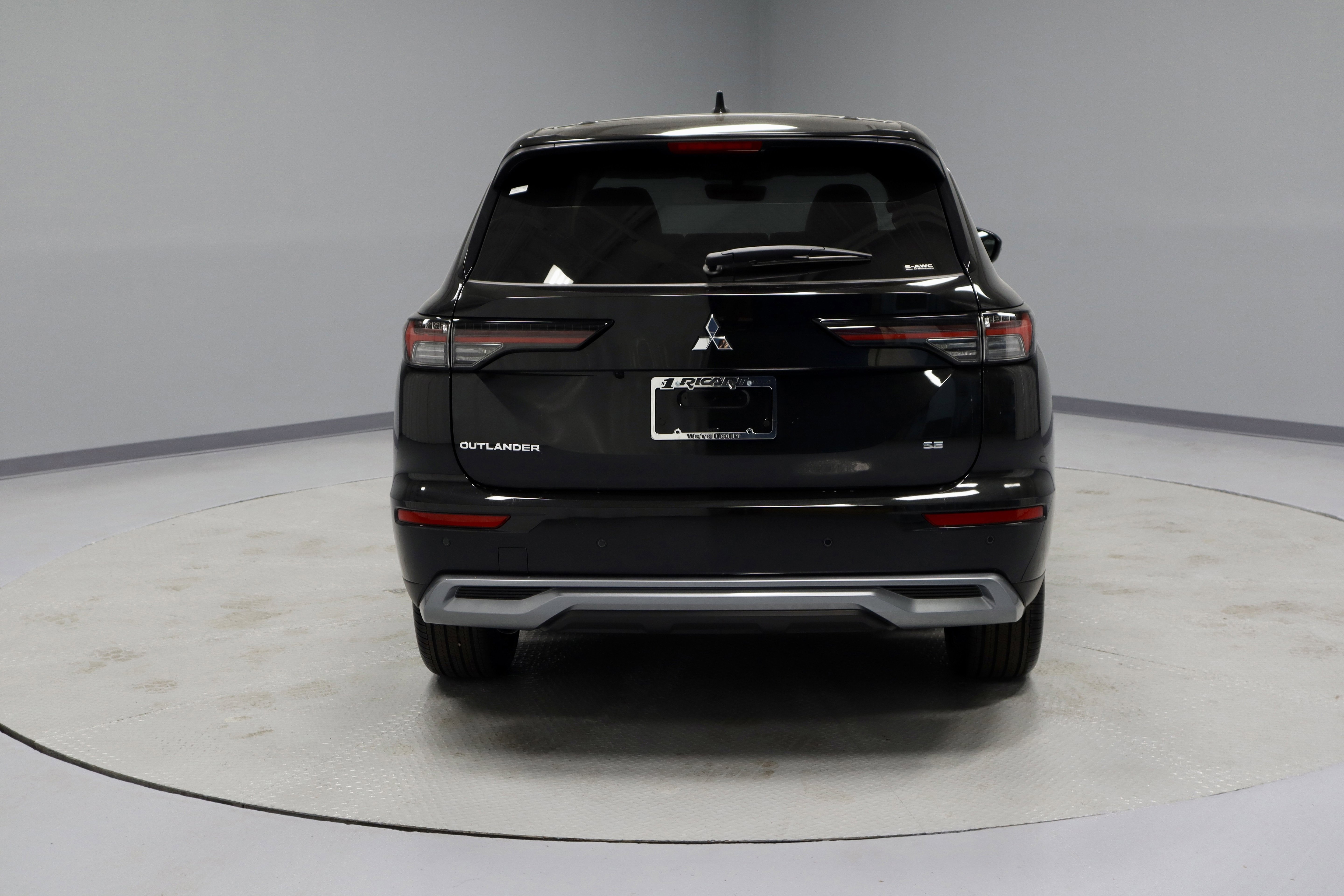 New 2025 Mitsubishi Outlander SE image 8