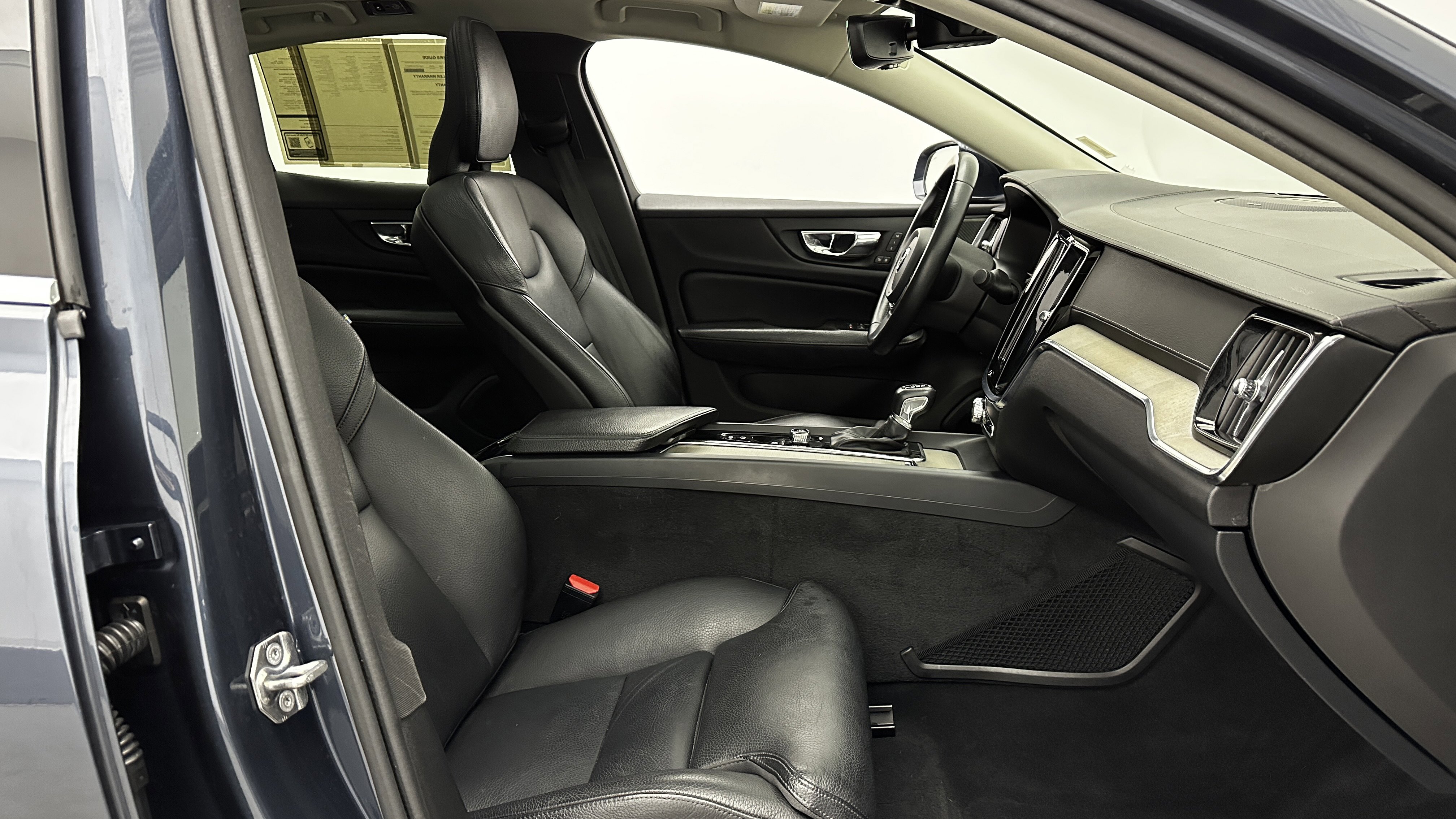 Used 2020 Volvo S60 T6 Inscription w/ Protection Package Premier image 35