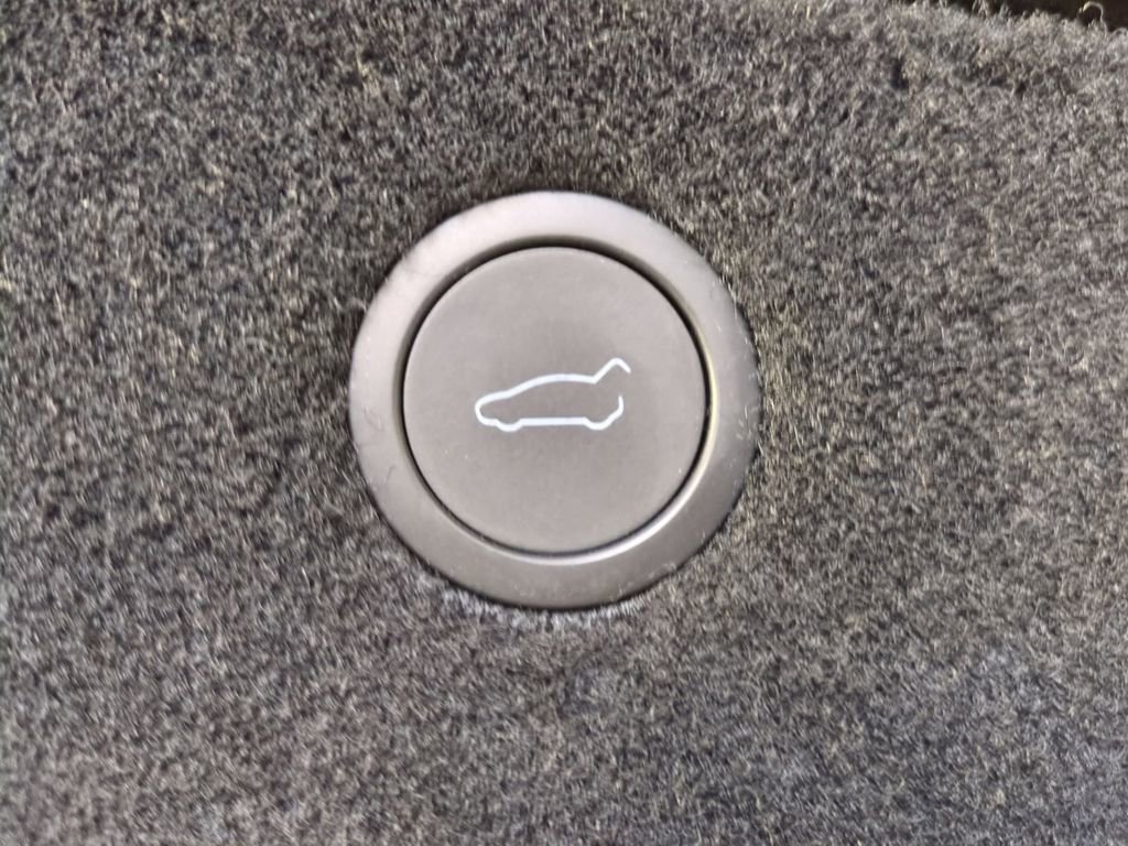 Used 2023 Tesla Model X image 15