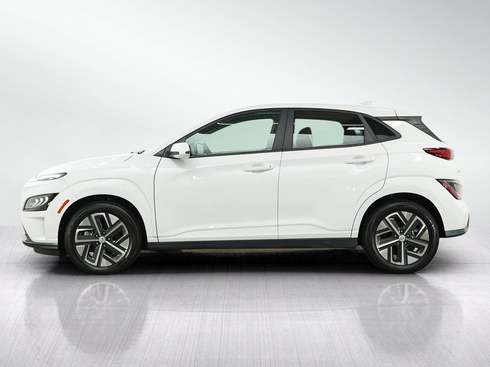 Certified 2023 Hyundai Kona Limited w/ Cargo Package FWD image 3