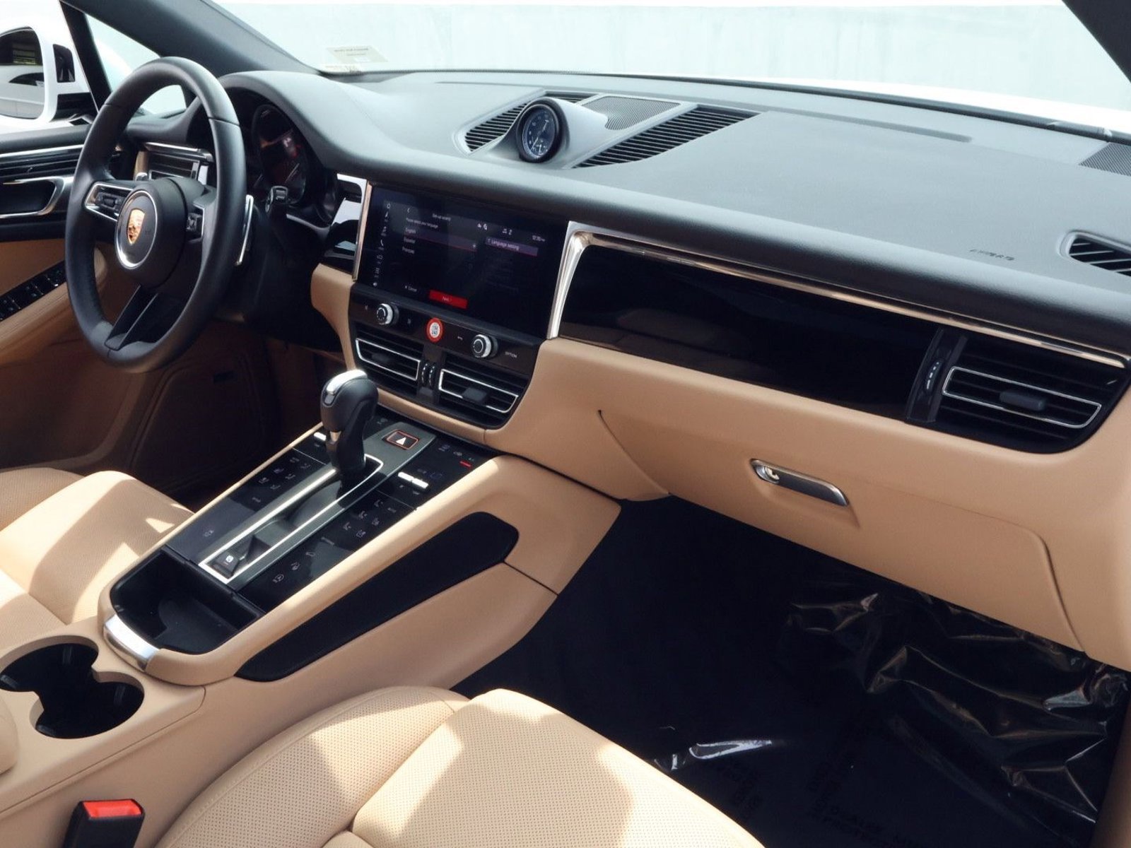 Certified 2025 Porsche Macan image 25