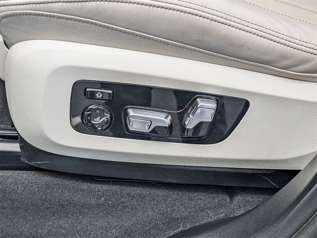 Used 2025 BMW X5 xDrive40i w/ Executive Package image 15