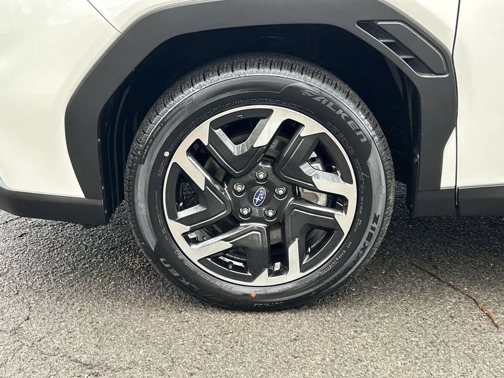 Used 2025 Subaru Forester Premium AWD/4WD image 10
