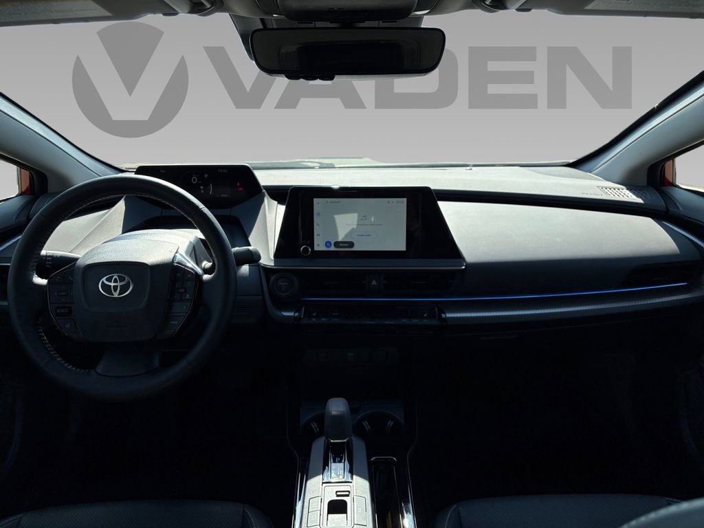 Used 2025 Toyota Prius XLE image 2