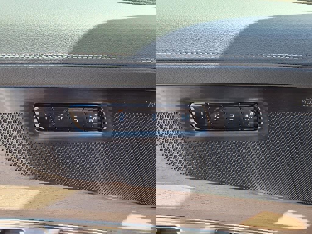 New 2025 Volvo XC90 T8 Plus w/ Protection Package Premier image 16