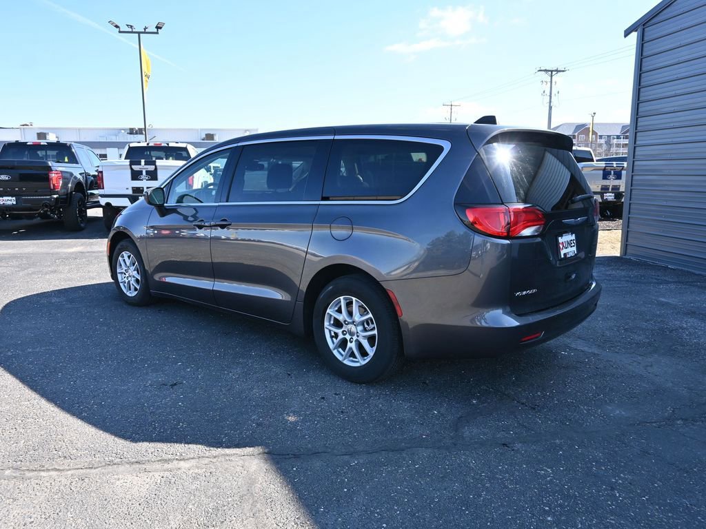 Used 2023 Chrysler Voyager LX image 6