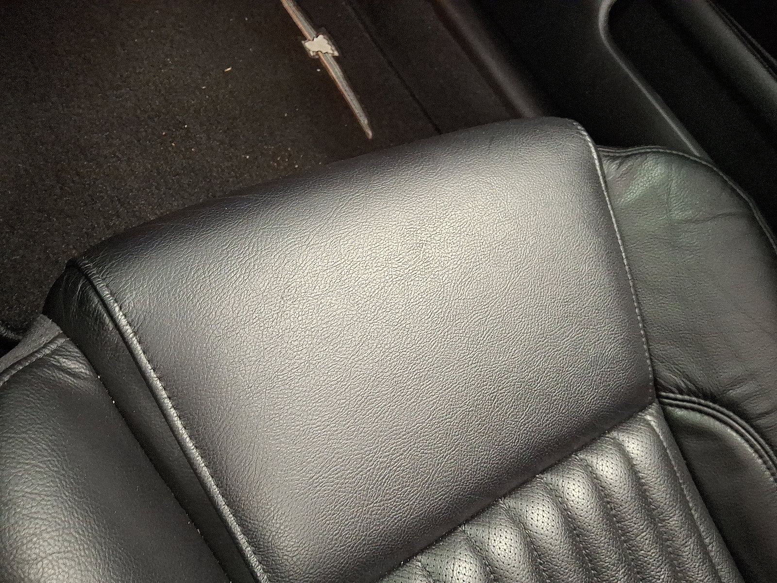 Used 2004 Ford Thunderbird image 24