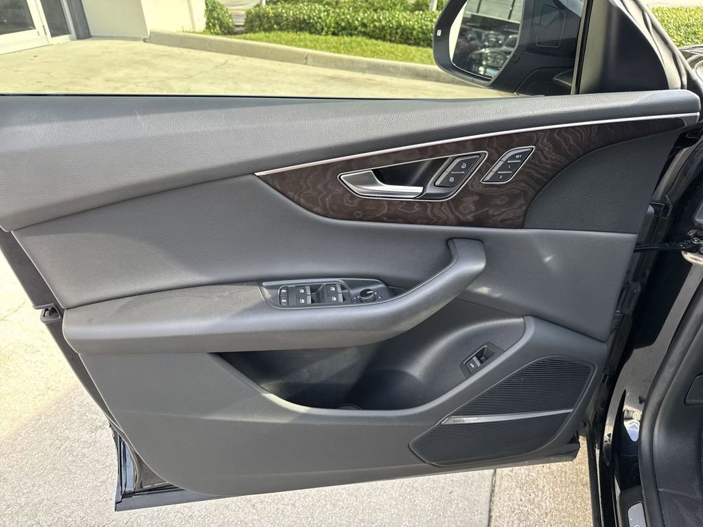 Used 2021 Audi Q8 Premium Plus w/ Premium Plus Package image 40