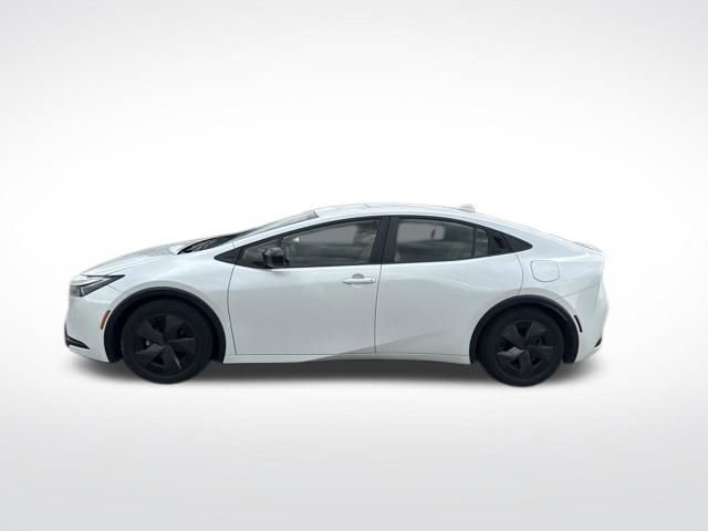 Used 2024 Toyota Prius LE FWD image 2