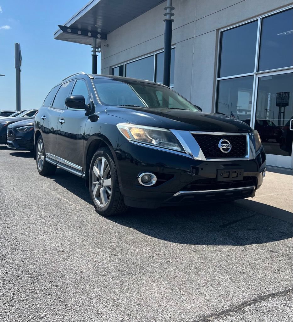 Used 2013 Nissan Pathfinder Platinum w/ Platinum Premium Pkg AWD/4WD image 1