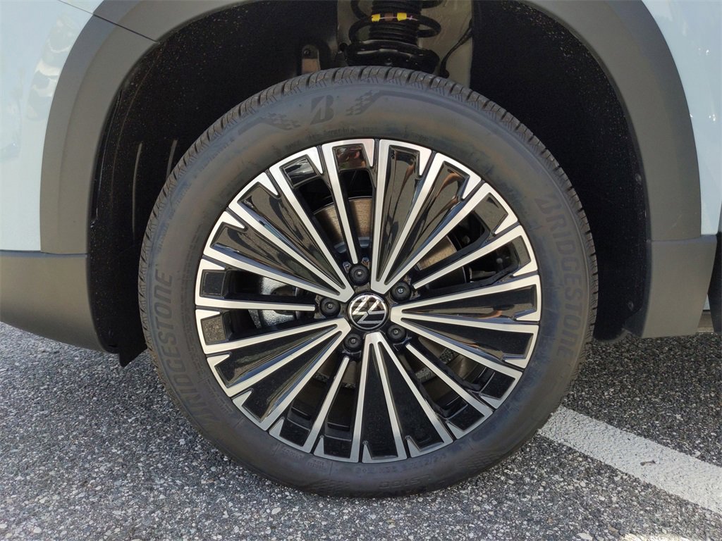 Used 2025 Volkswagen Taos SE image 42