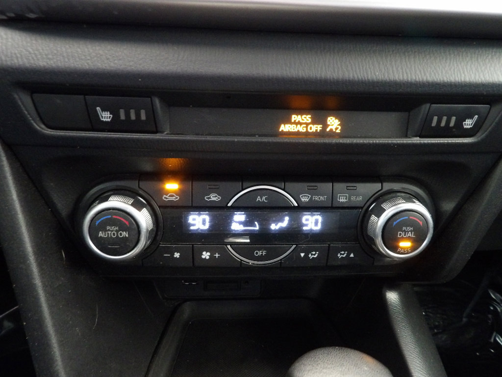 Used 2018 MAZDA MAZDA3 Touring FWD image 33