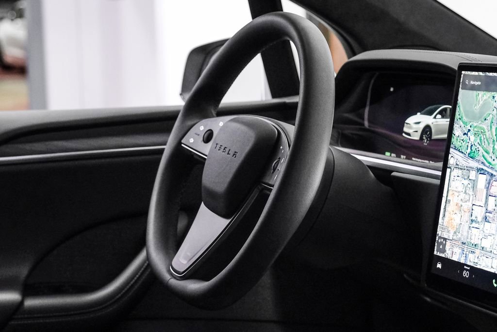 Used 2023 Tesla Model X image 21