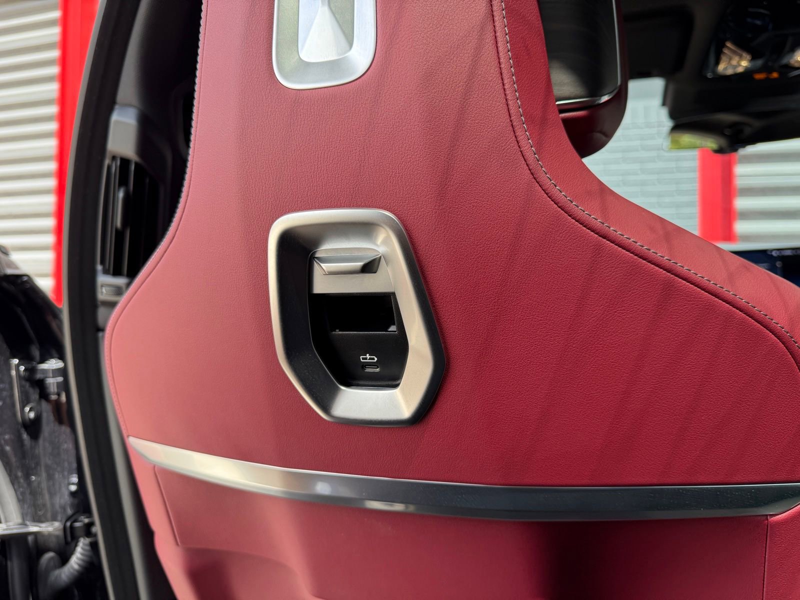 Used 2023 BMW 740i image 28