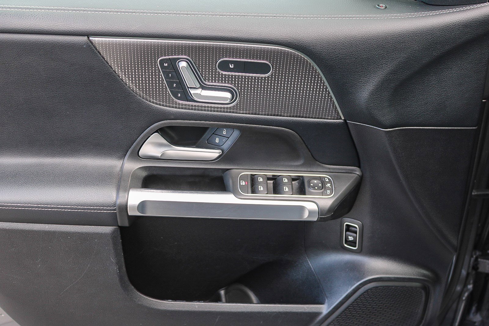 Used 2021 Mercedes-Benz GLB 250 GLB 250 image 21