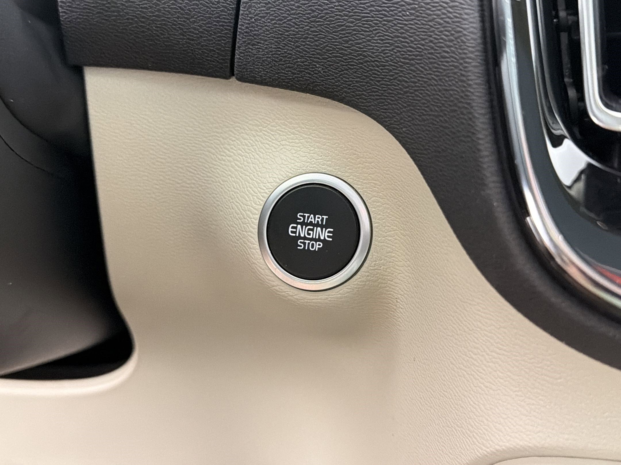 Used 2020 Volvo XC40 T5 Momentum w/ Protection Package image 26