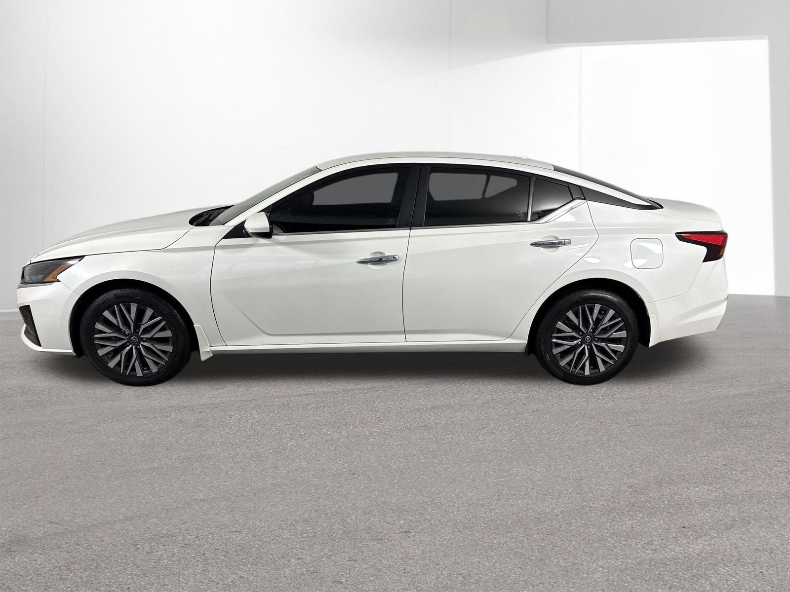 Used 2023 Nissan Altima 2.5 SV AWD/4WD image 28