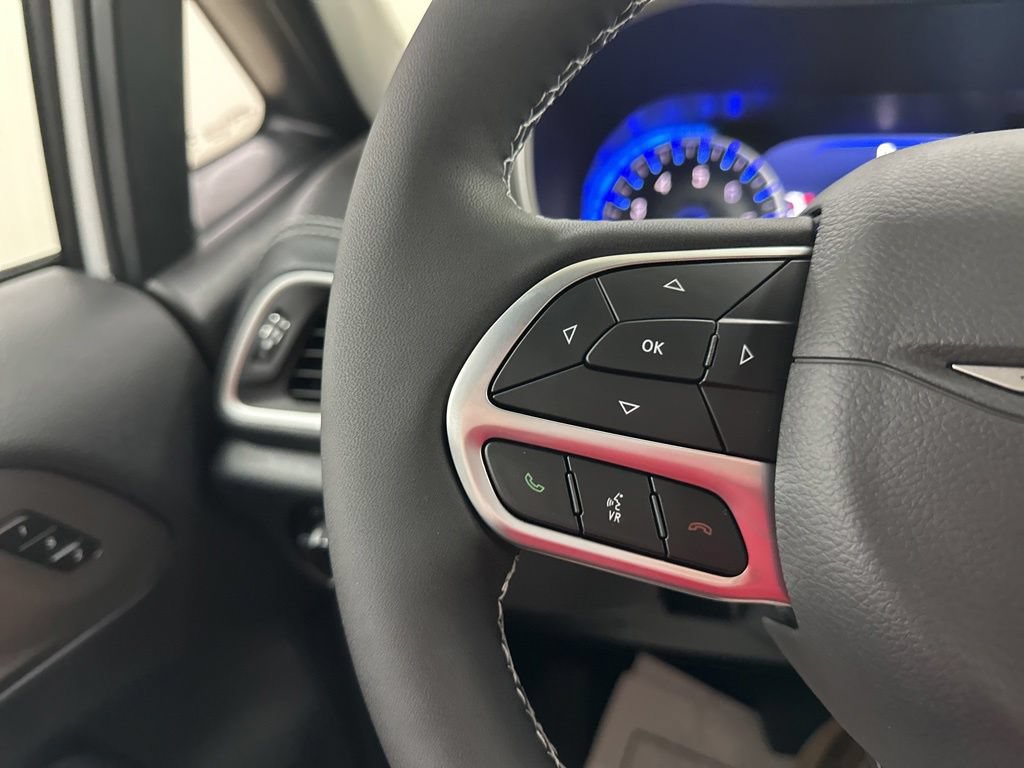 New 2027 Chrysler Pacifica Select FWD image 33