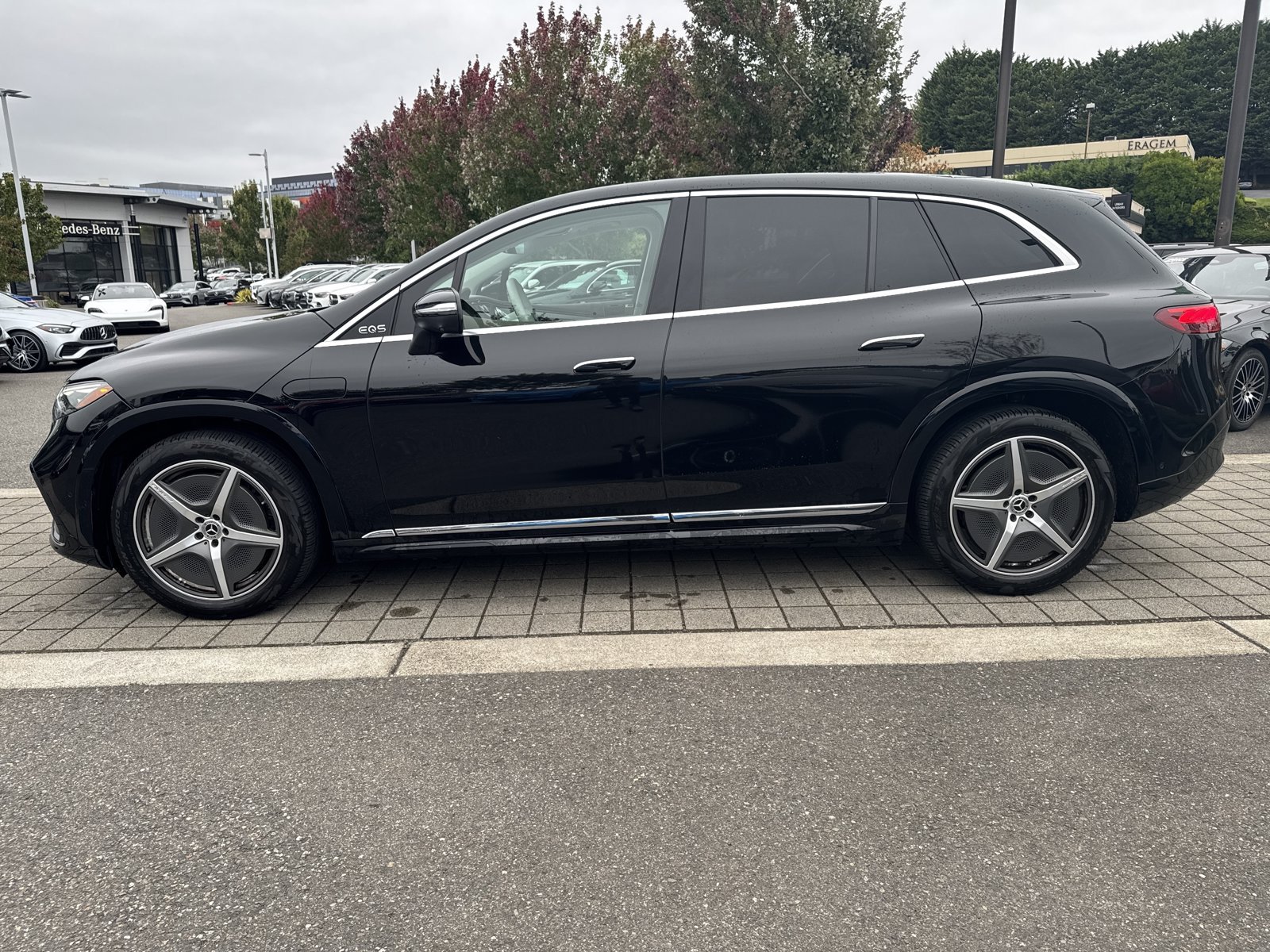 Used 2023 Mercedes-Benz EQS 580 4MATIC SUV image 9
