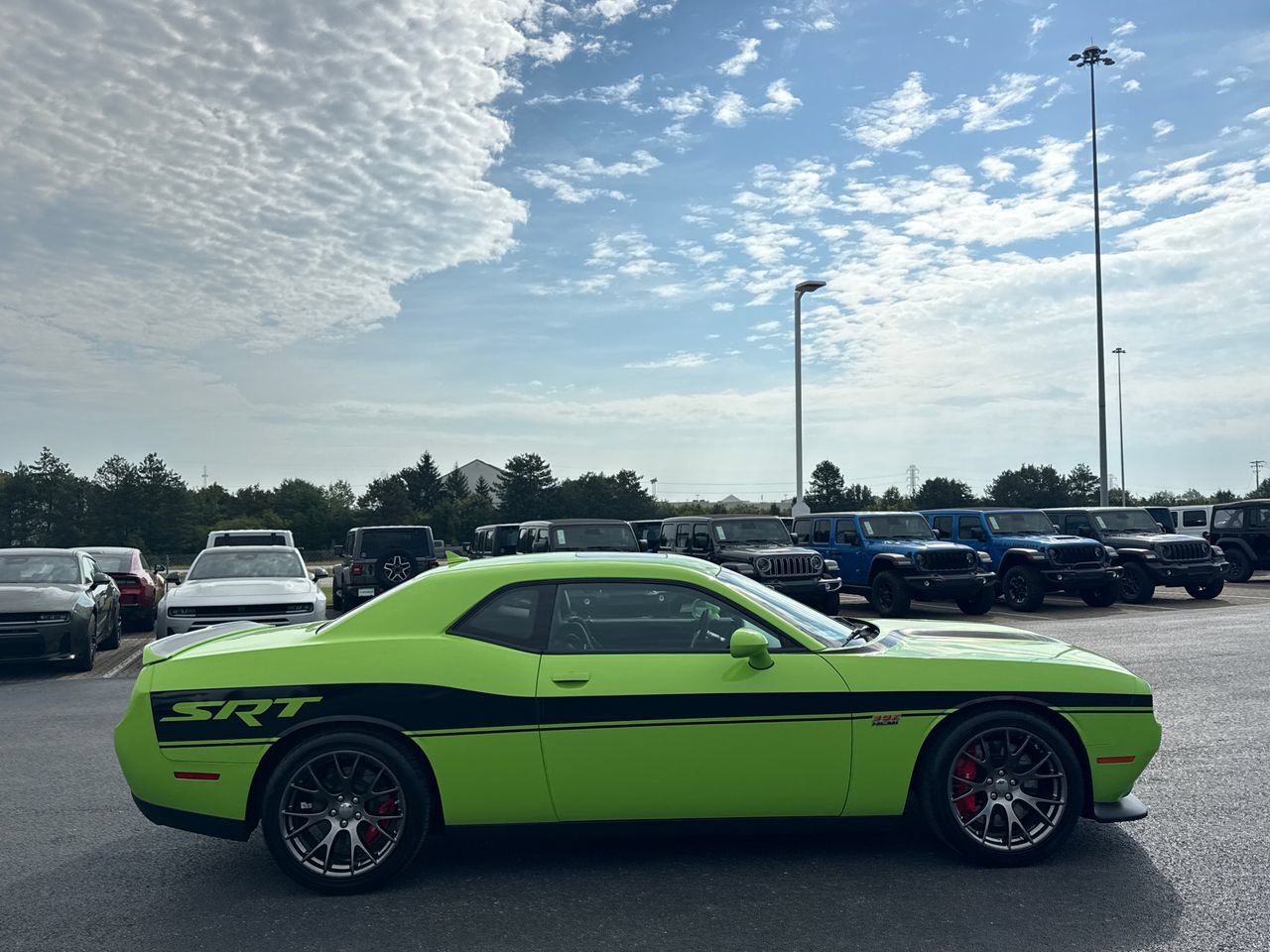 Used 2015 Dodge Challenger SRT RWD image 2