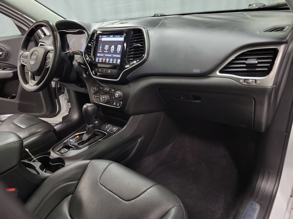 Used 2019 Jeep Cherokee Overland w/ Technology Group AWD/4WD image 36