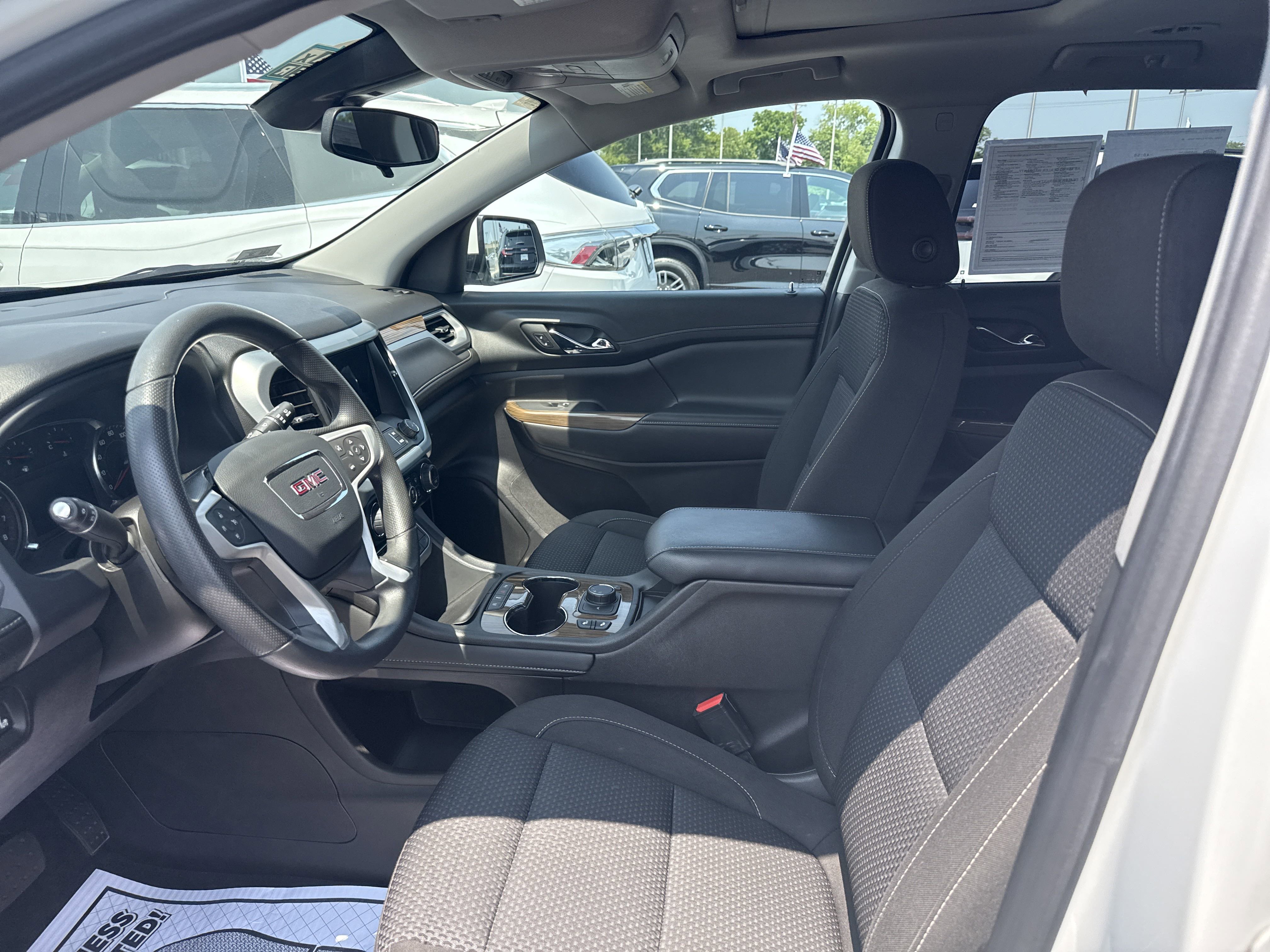 Certified 2022 GMC Acadia SLE w/ Driver Convenience Package image 10