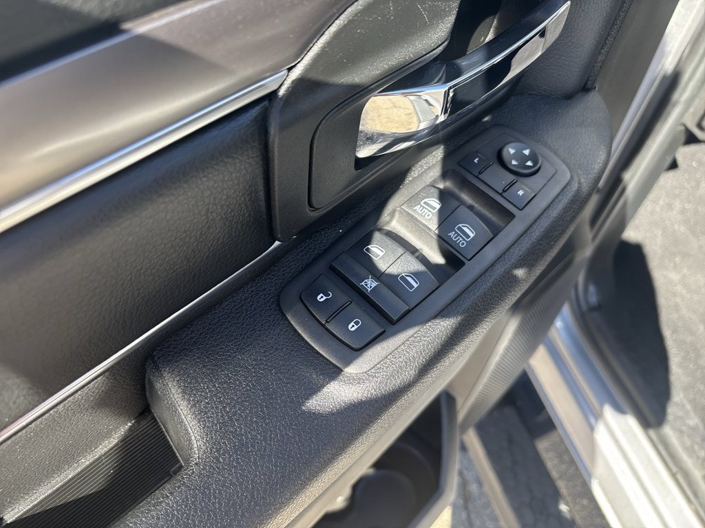 Used 2023 RAM 1500 Warlock AWD/4WD image 23