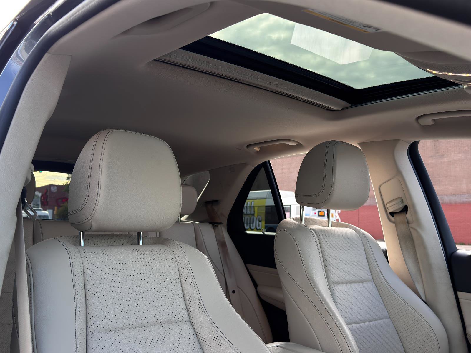 Used 2020 Mercedes-Benz GLE 350 4MATIC w/ Premium Package image 28