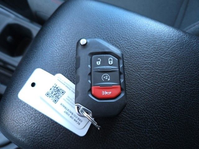 Used 2024 Jeep Wrangler Unlimited Rubicon w/ XTREMEE 35" Tire Package image 12