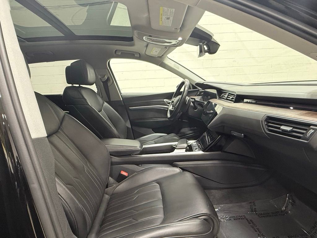 Used 2019 Audi e-tron Prestige w/ Prestige Package AWD/4WD image 36