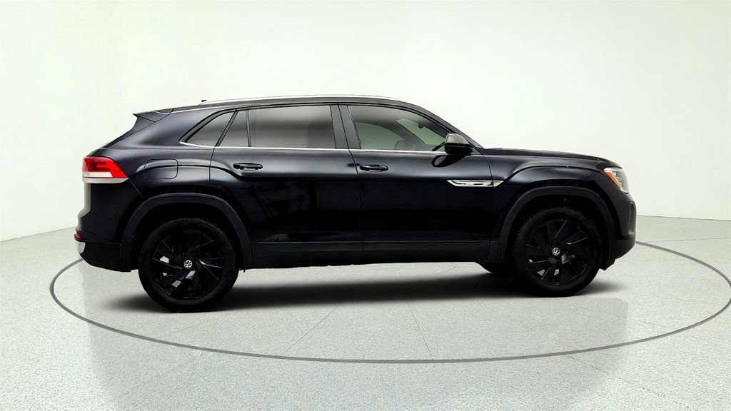 Used 2024 Volkswagen Atlas Cross Sport SE w/ Panoramic Sunroof Package FWD image 4