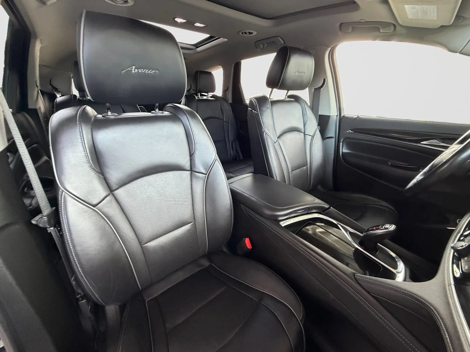 Used 2019 Buick Enclave Avenir w/ Avenir Technology Package AWD/4WD image 23