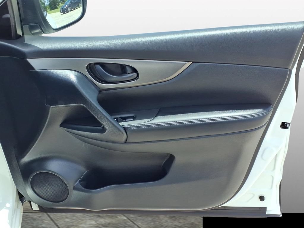 Used 2021 Nissan Rogue Sport S FWD image 11