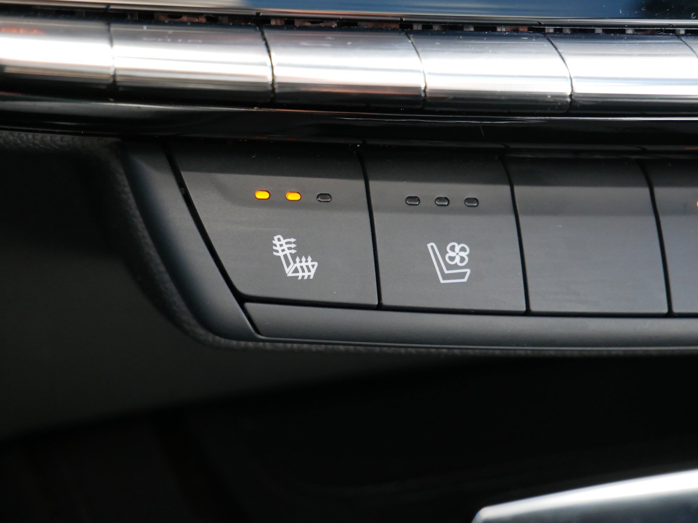 Certified 2024 Cadillac XT4 Sport AWD/4WD image 32