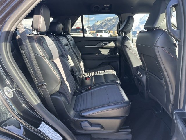 Used 2025 Ford Explorer ST-Line w/ ST-Line Street Pack image 18