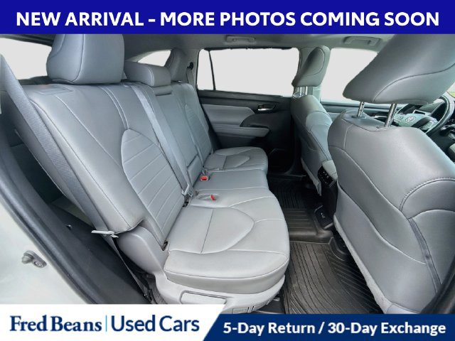 Used 2022 Toyota Highlander XLE AWD/4WD image 35