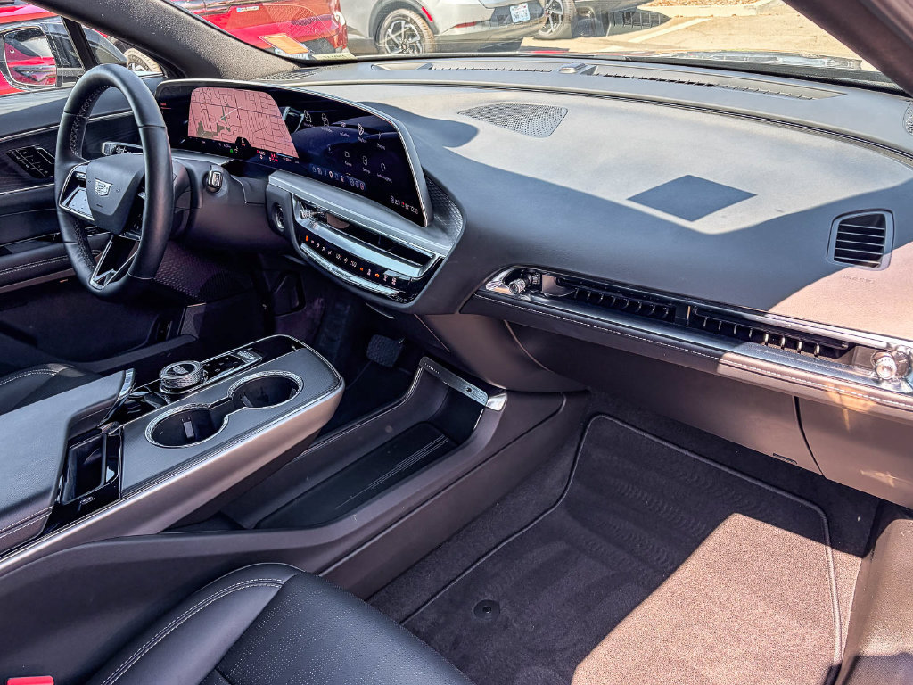 Used 2025 Cadillac Lyriq Luxury AWD/4WD image 31