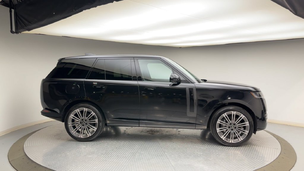 Certified 2025 Land Rover Range Rover SE AWD/4WD image 9