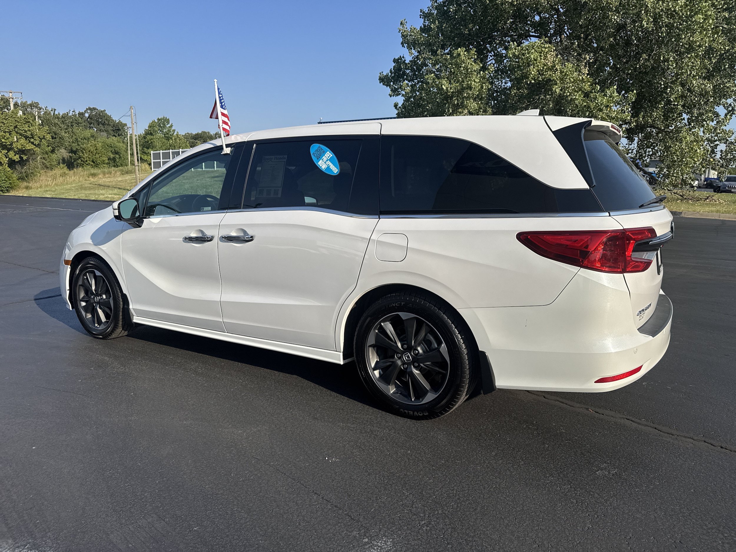 Used 2023 Honda Odyssey Elite image 3