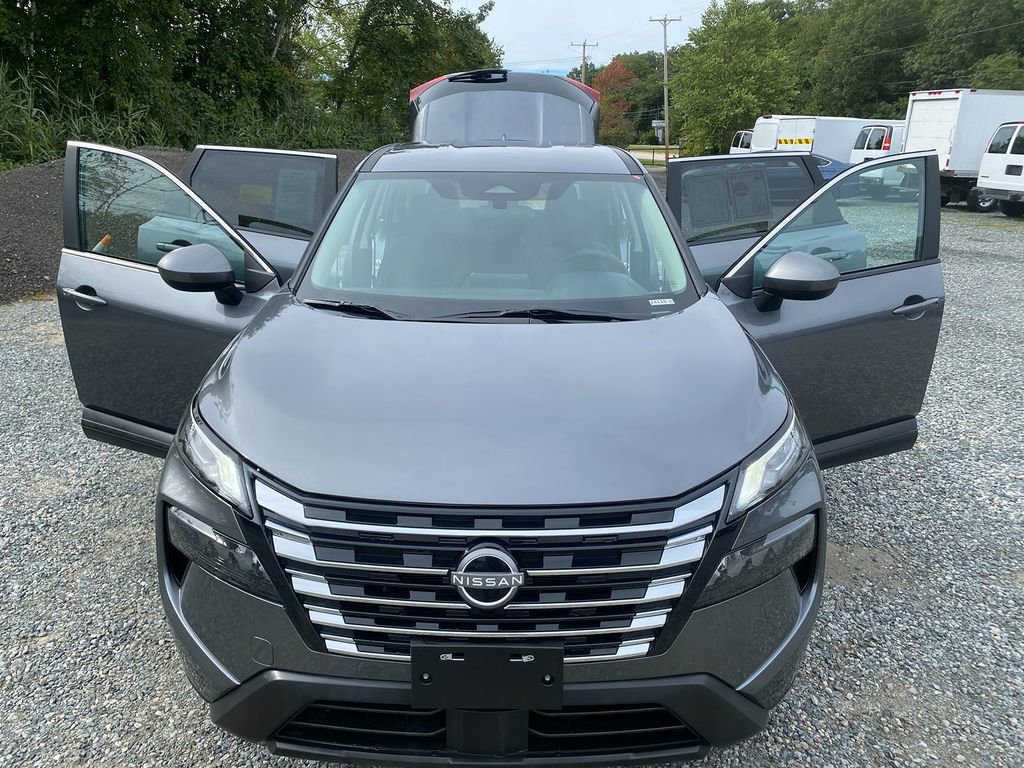 Used 2024 Nissan Rogue SV image 29