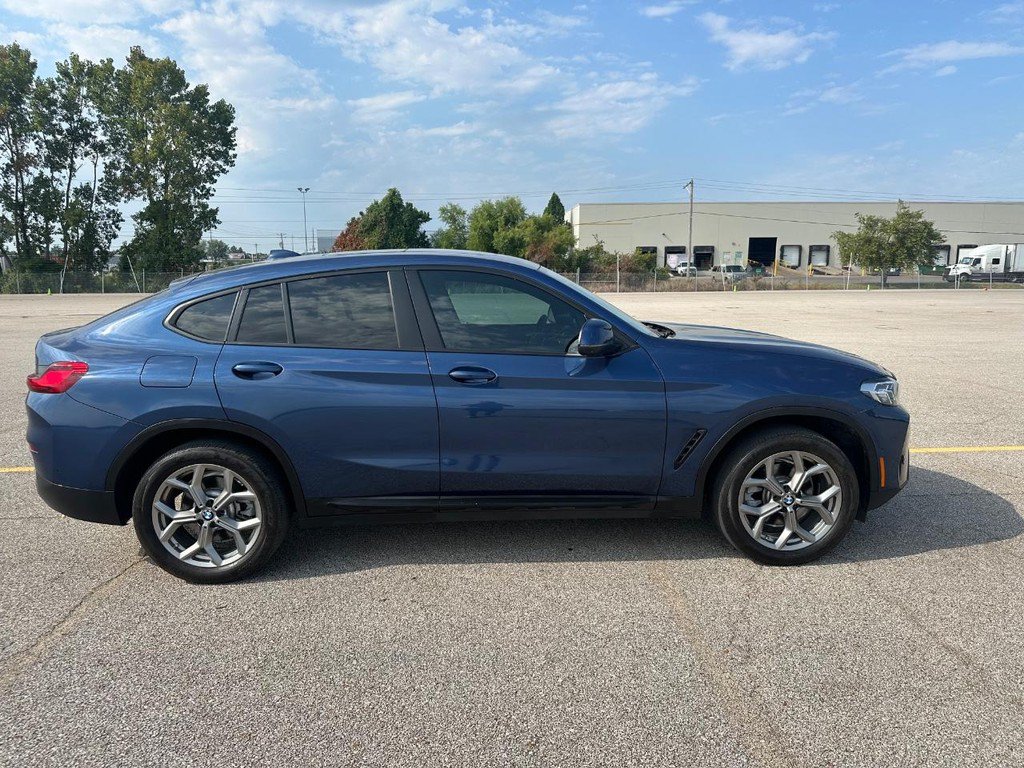 Used 2024 BMW X4 xDrive30i w/ Premium Package AWD/4WD image 2