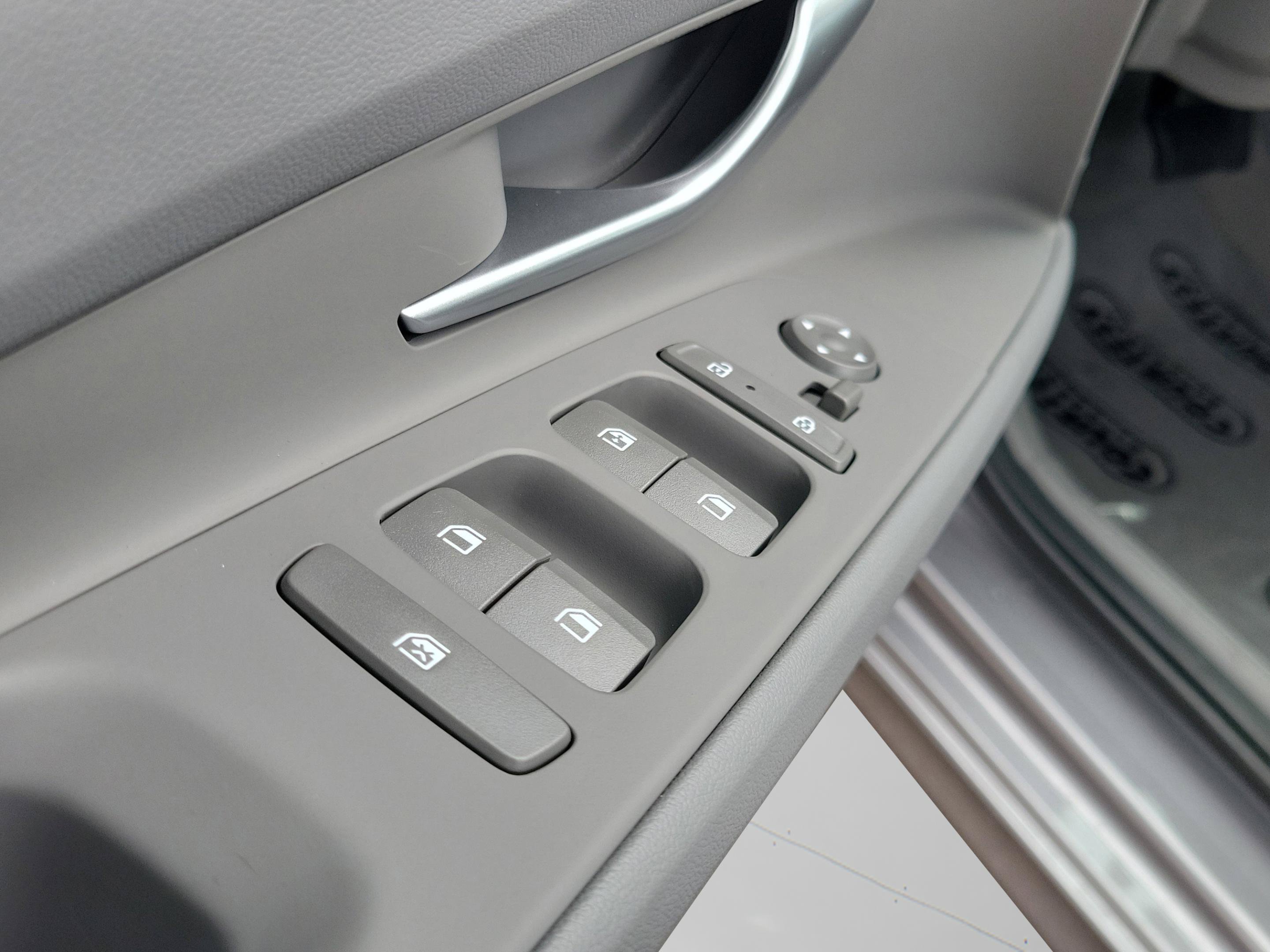 New 2025 Hyundai Elantra Hybrid FWD image 31