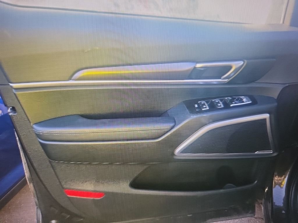 Used 2025 Kia Telluride S image 17