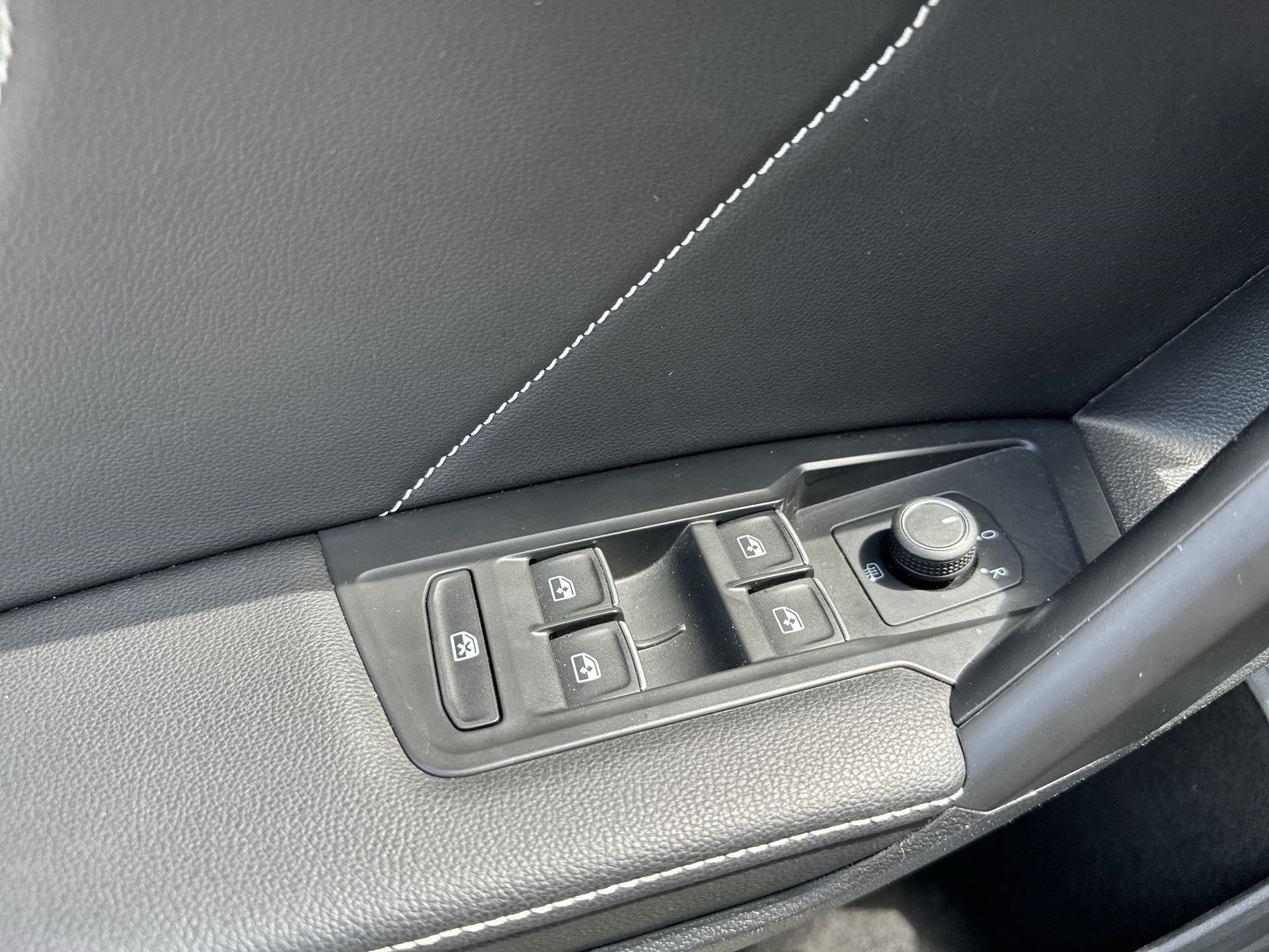 Used 2023 Volkswagen Tiguan SE FWD image 15