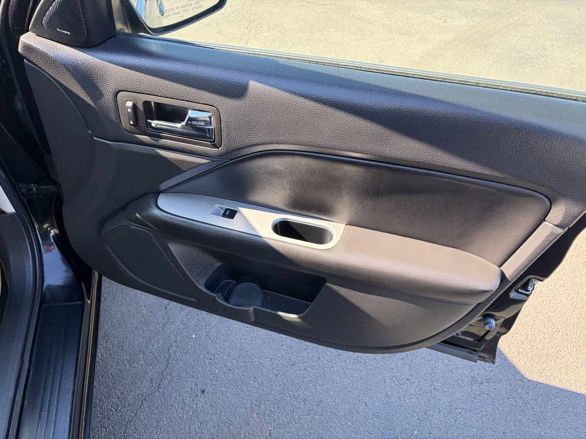 Used 2012 Ford Fusion SEL image 28