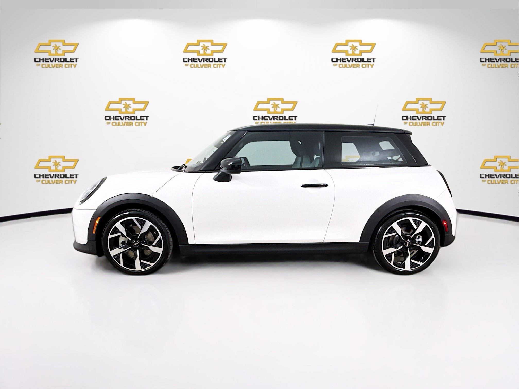 Used 2026 MINI Cooper 2-Door Hardtop FWD image 5