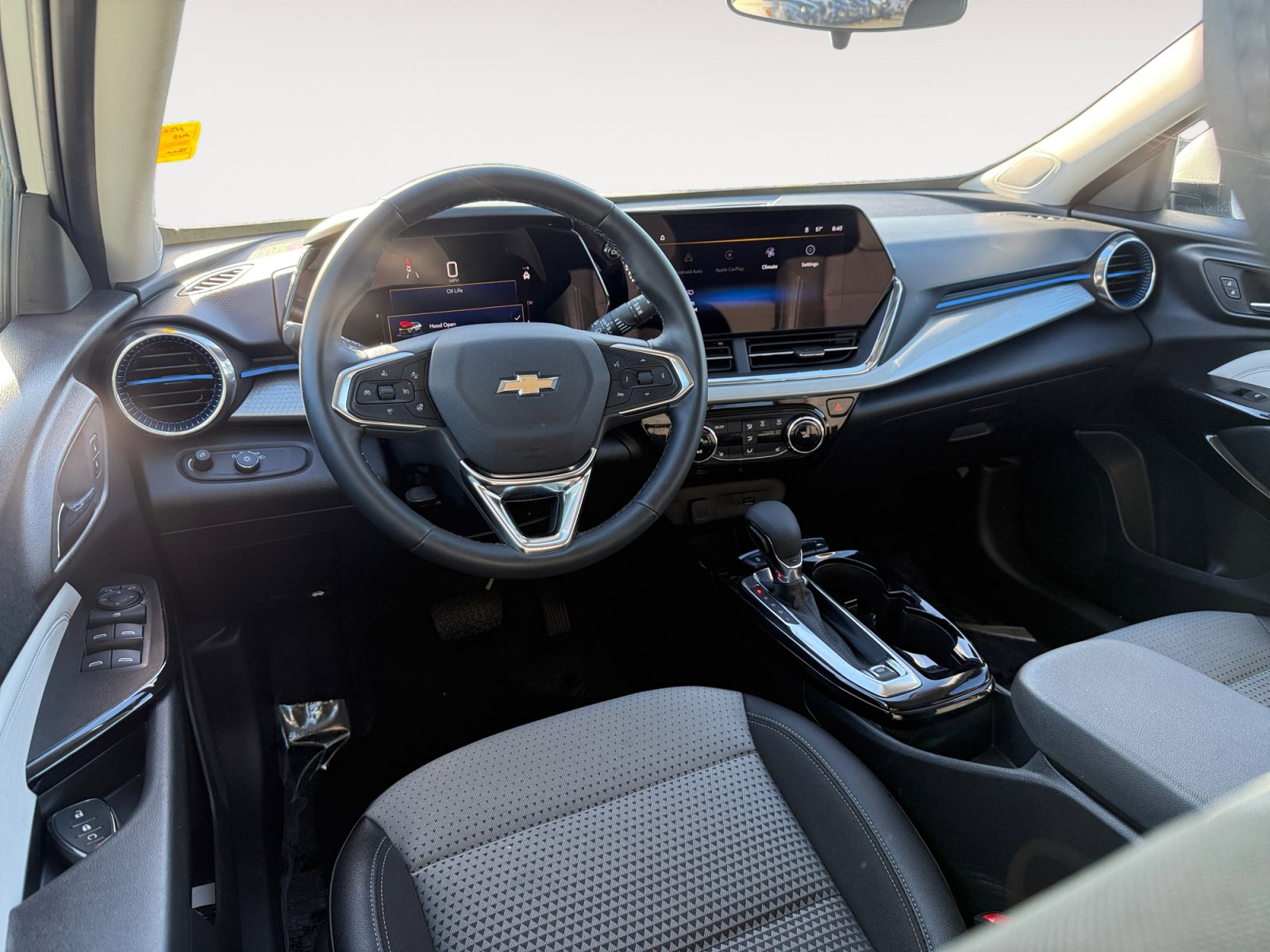 Used 2025 Chevrolet Trax LT w/ Driver Confidence Package image 15