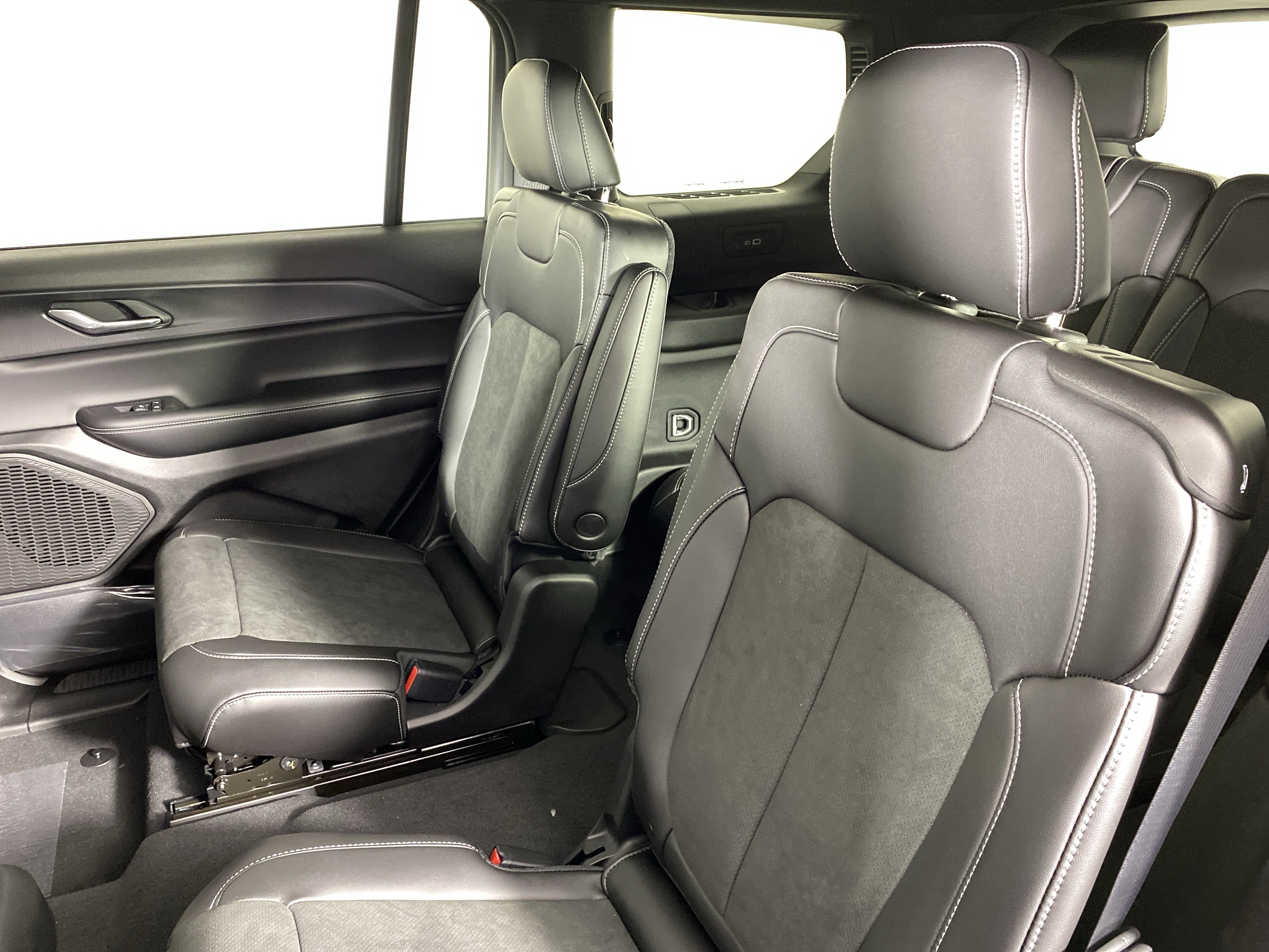 New 2025 Jeep Grand Cherokee L Altitude image 29