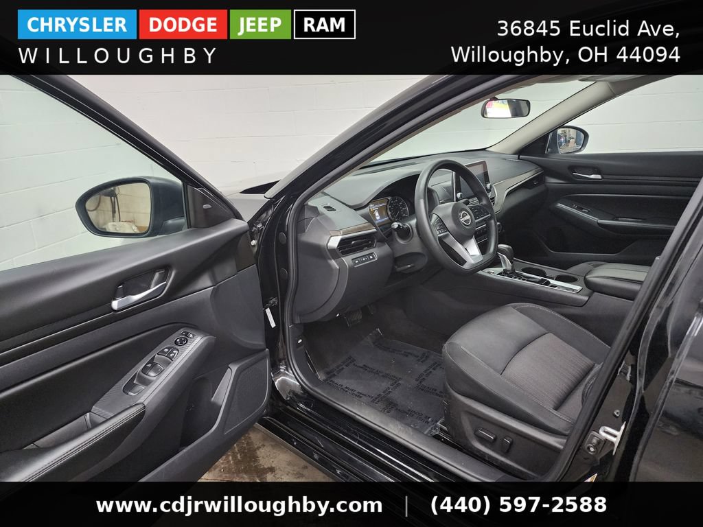 Used 2025 Nissan Altima 2.5 SV AWD/4WD image 13